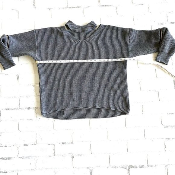 𝅺🍩gray Choker Sweater Size S/M - Picture 3 of 5